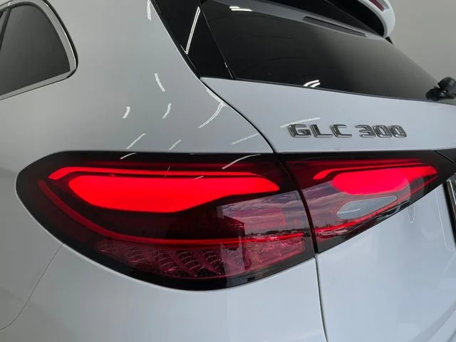 New 2027 White Mercedes-Benz GLC 300 image 33