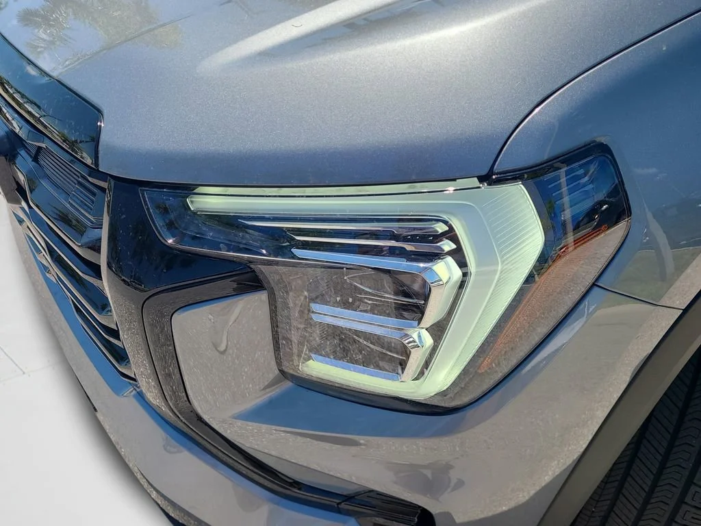 New 2026 Sterling Metallic GMC Elevation image 24