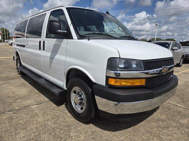 Used 2025 Summit White Chevrolet LT image 7