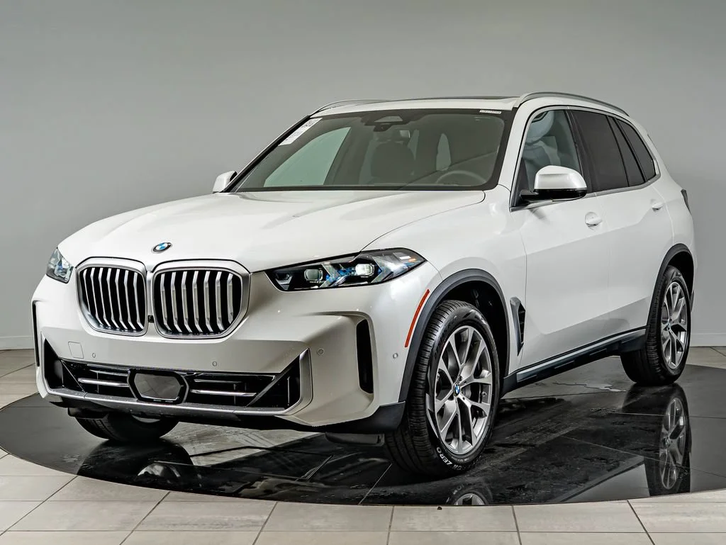 New 2026 Mineral White Metallic BMW xDrive40i image 1