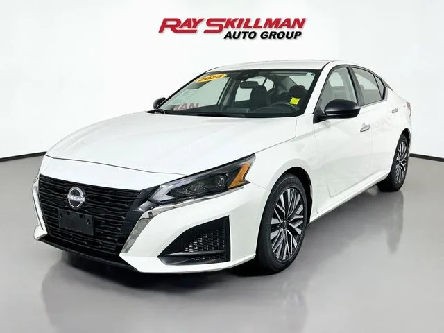 Used 2025 White Nissan 2.5 SV image 3