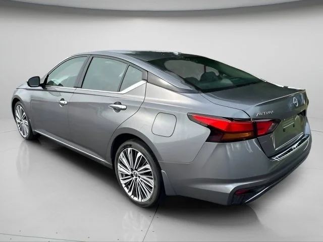 Used 2023 Gun Metallic Nissan 2.5 SL image 6