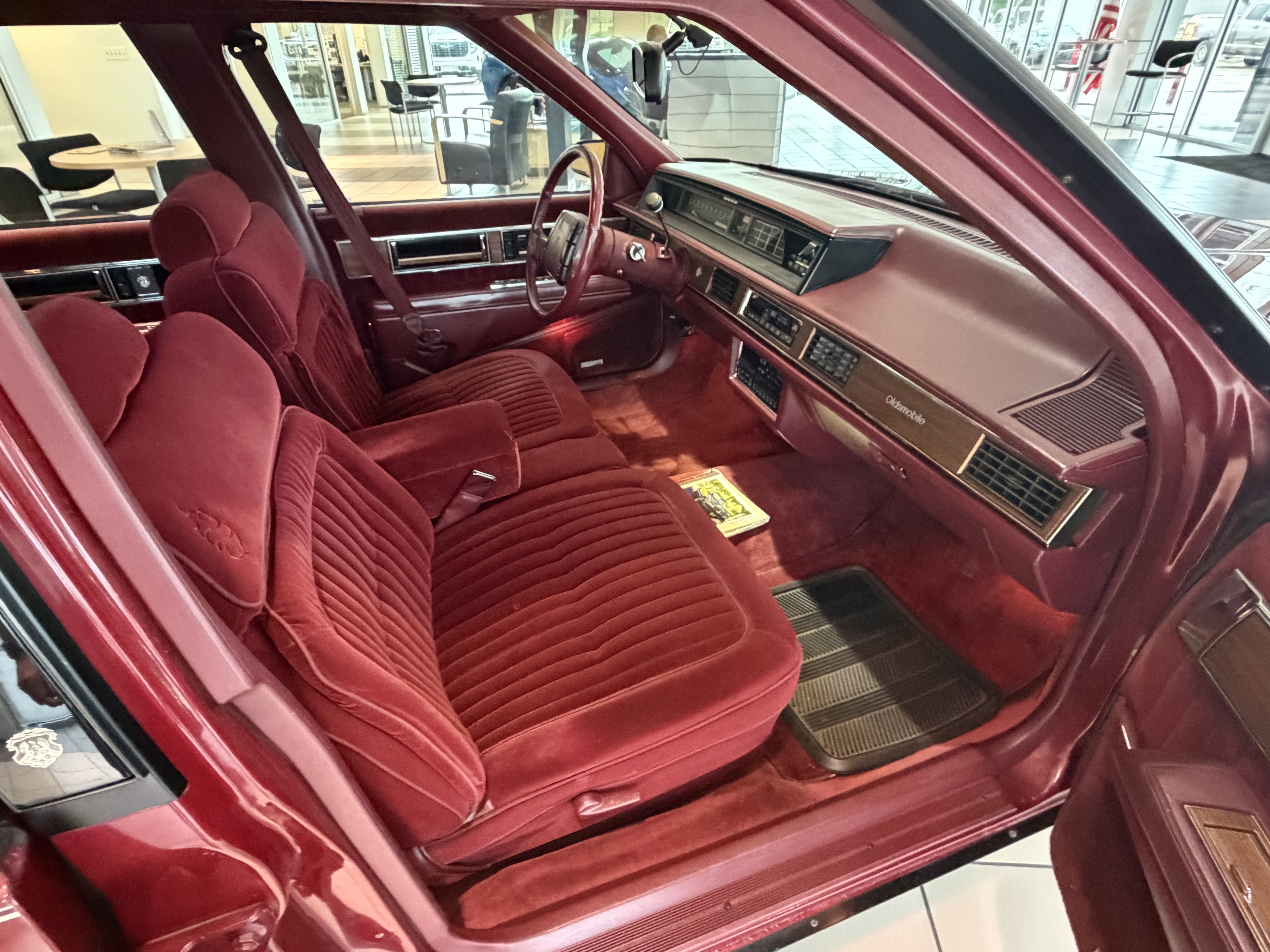 Used 1989 Burgandy Oldsmobile Regency Brougham image 22