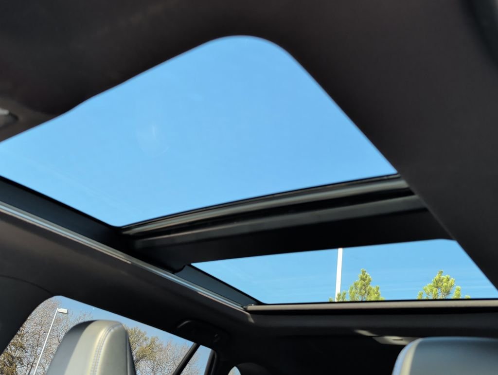 2024 Toyota RAV4 XSE - Photo 10