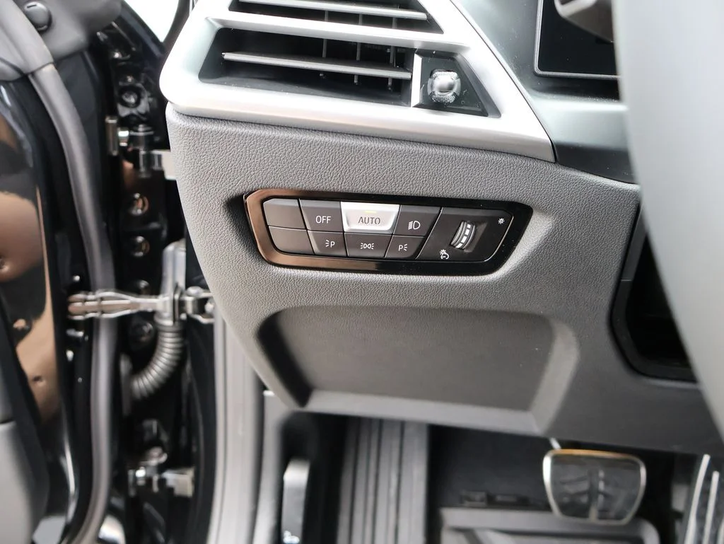 New 2026 Black Sapphire Metallic BMW xDrive40 image 38