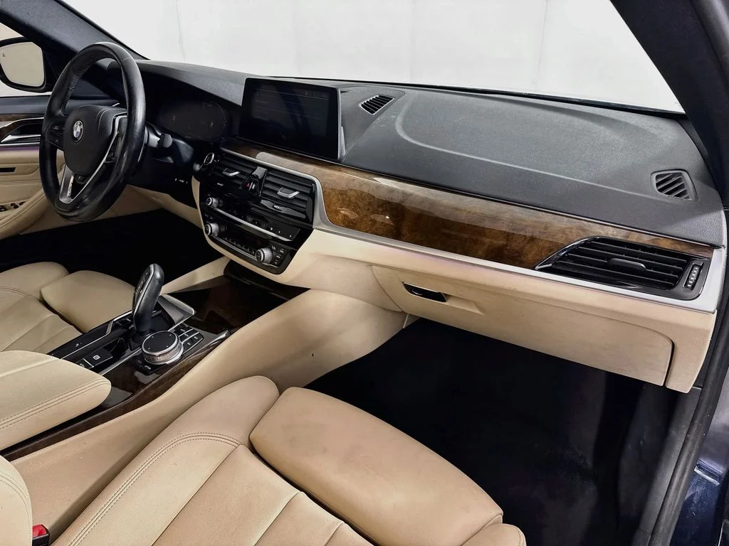 Used 2020 Blue BMW 530i xDrive image 33