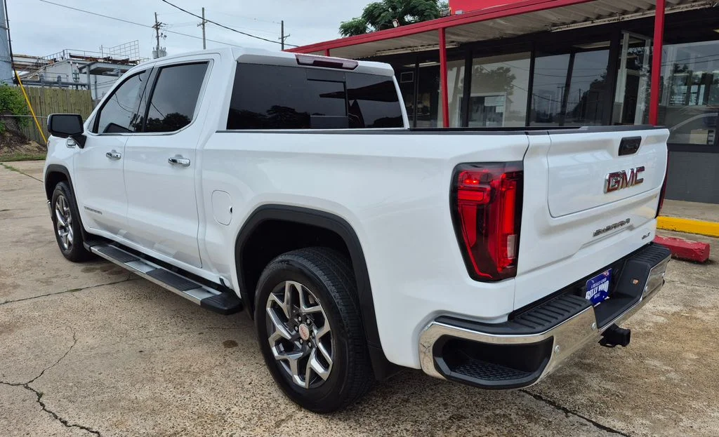 Used 2024 Summit White GMC SLT image 9