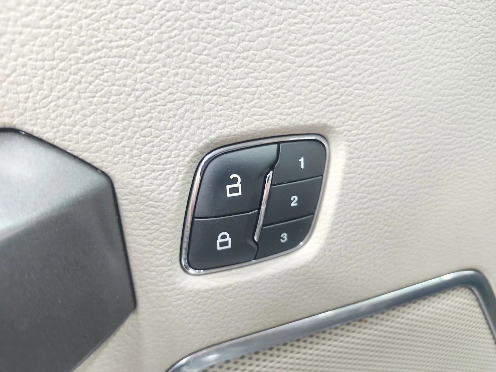 Used 2020 Black Ford Limited image 21