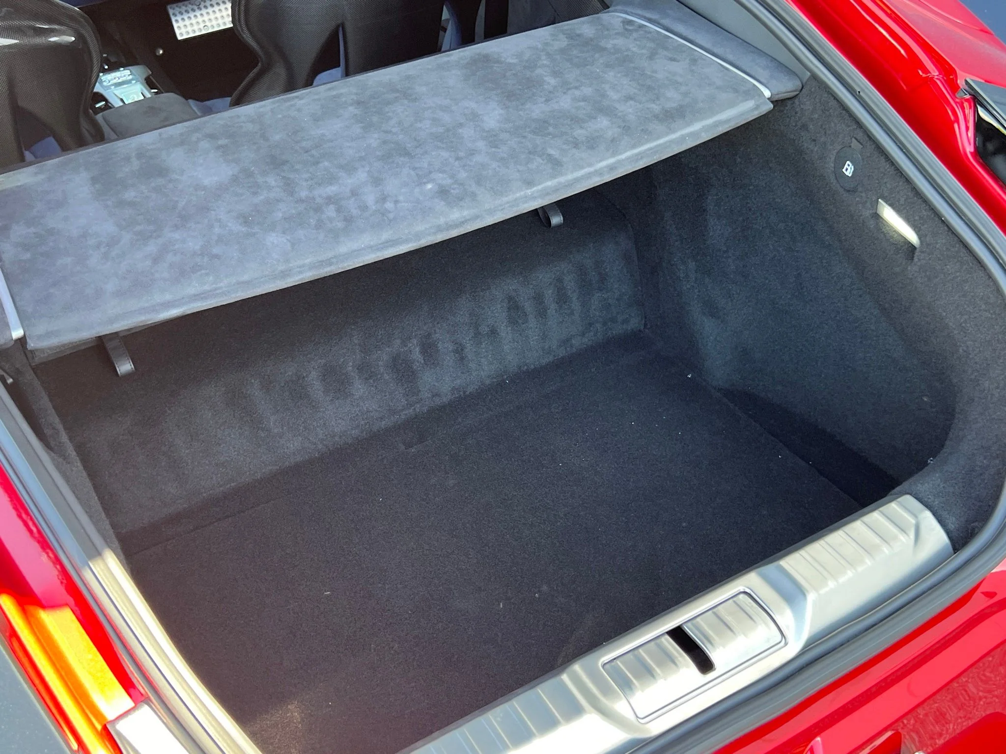 Used 2025  Ferrari Base image 33