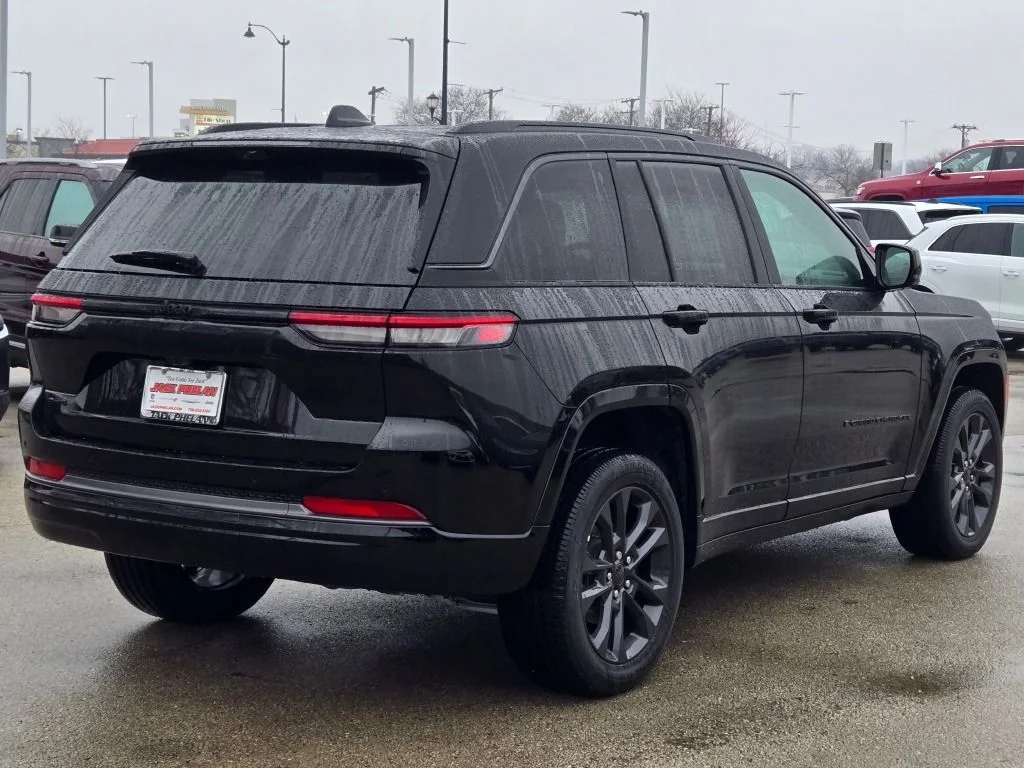New 2026 Diamond Black Crystal Pearl-Coat Exterior Paint Jeep Limited Reserve image 11