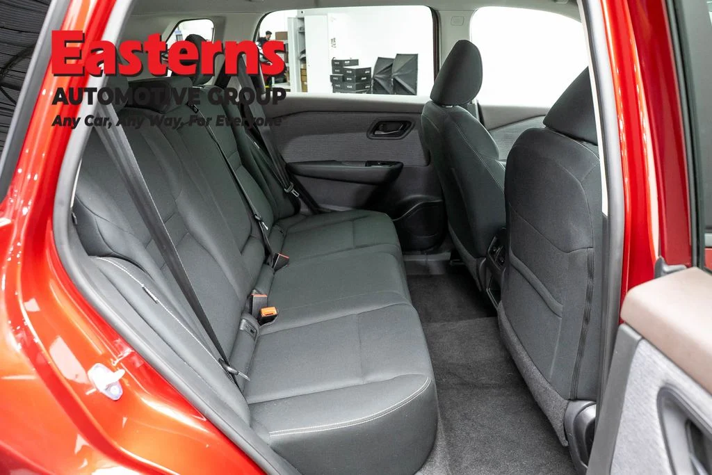 Used 2023 Red Nissan S image 22