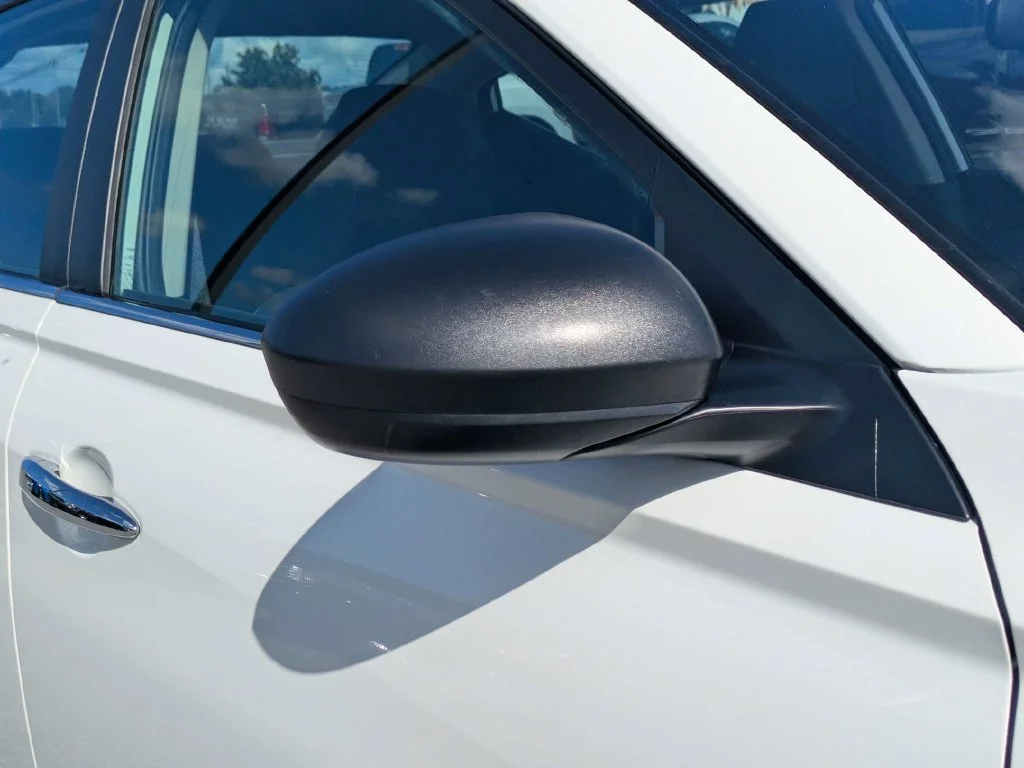 Used 2025 White Nissan 2.5 SV image 12