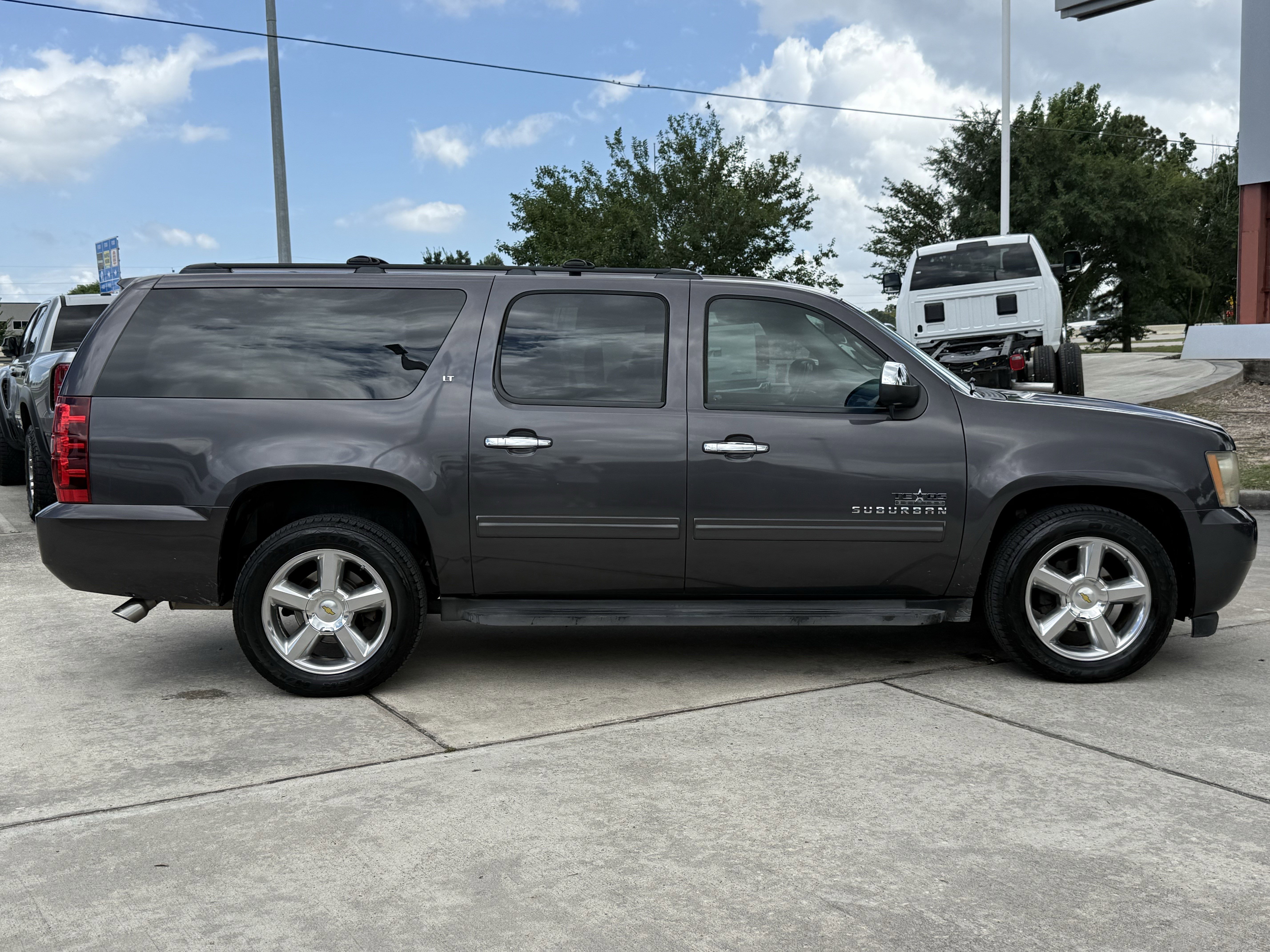 Used 2010 Taupe Gray Metallic Chevrolet LT image 3