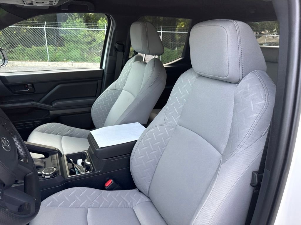 2025 Toyota Tacoma SR5 - Photo 10
