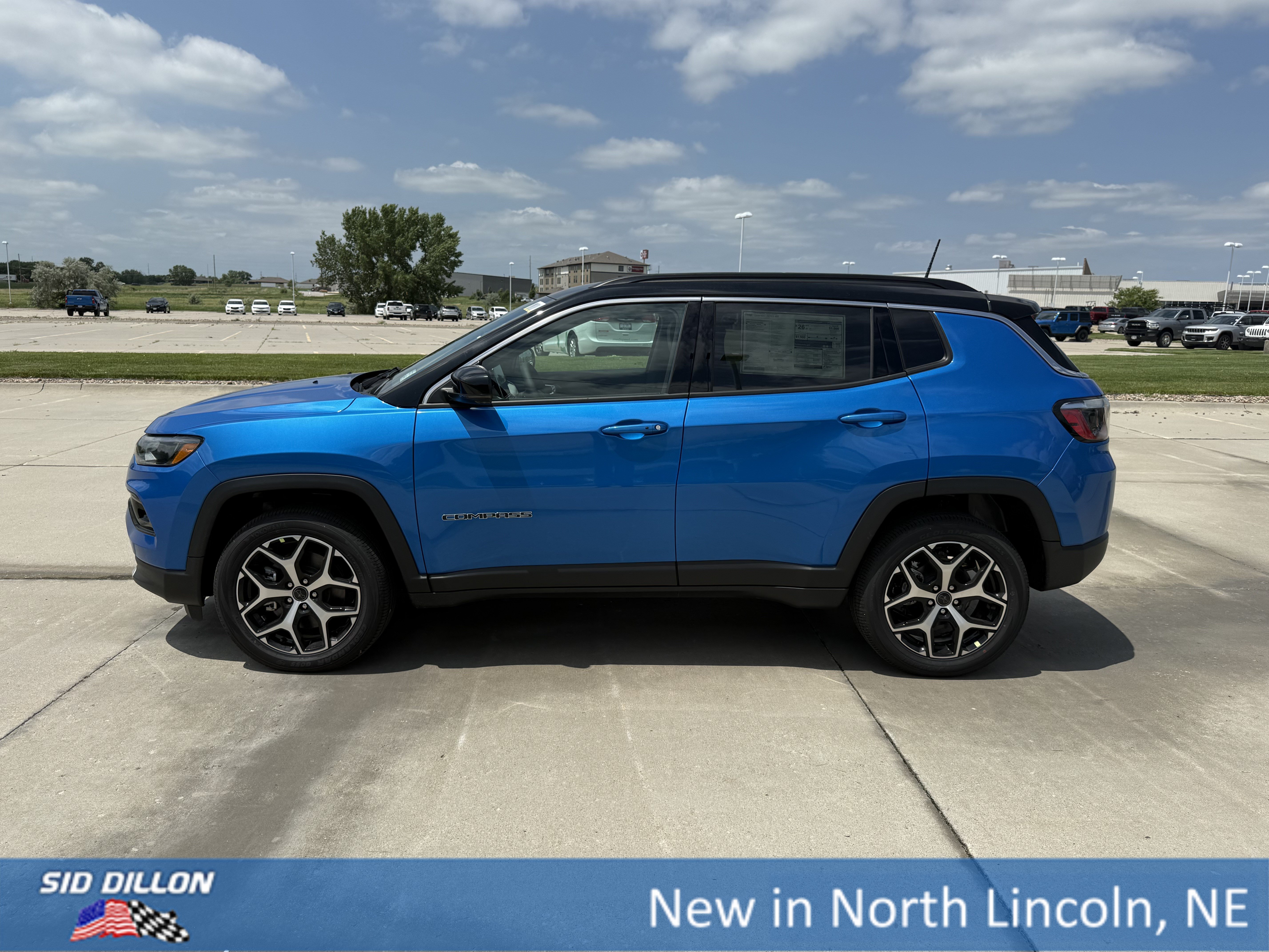 New 2026 Hydro Blue Pearl-Coat Exterior Paint Jeep Limited image 2