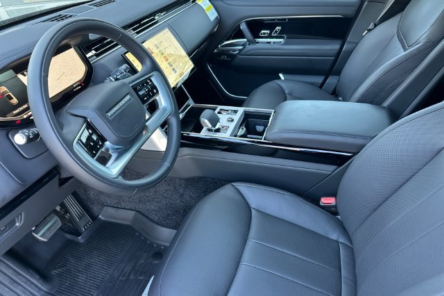 New 2027 Santorini Black Land Rover SE image 9