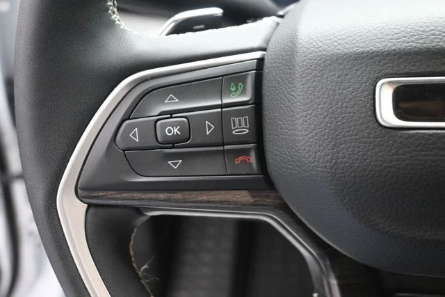 Used 2023 White Jeep Limited image 12