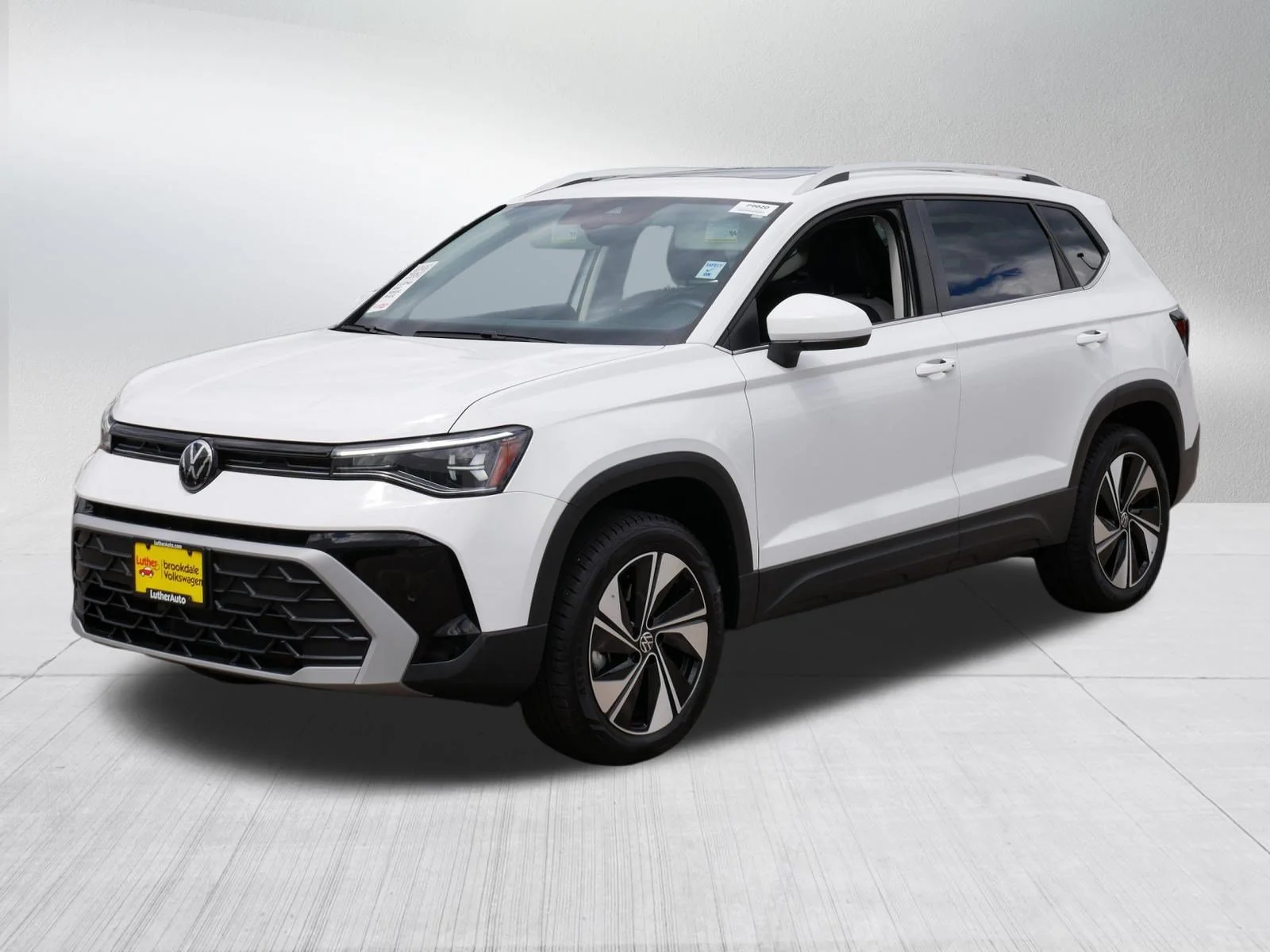 Certified Used 2025 Pure White Volkswagen SE image 3