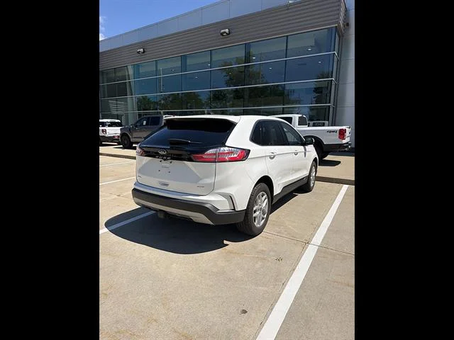 Used 2024 Star White Ford SEL image 18