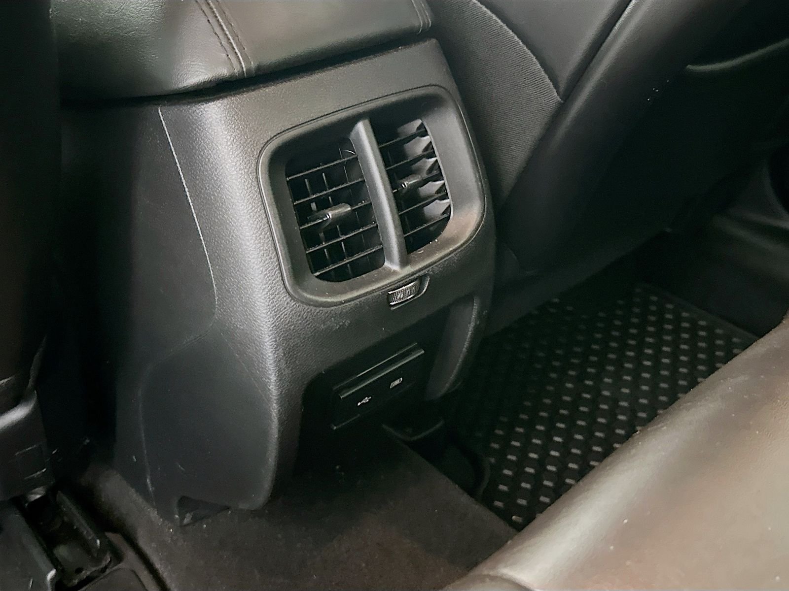 Used 2020 Diamond Black Crystal Pearlcoat Jeep Latitude Plus image 24