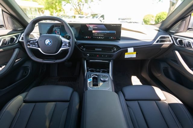 New 2026 Skyscraper Grey Metallic BMW xDrive40 image 13