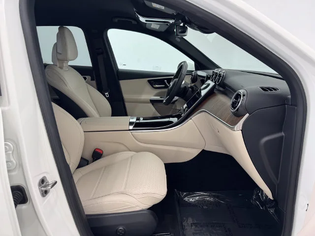 Certified Used 2026 Polar White Mercedes-Benz GLC 300 image 18