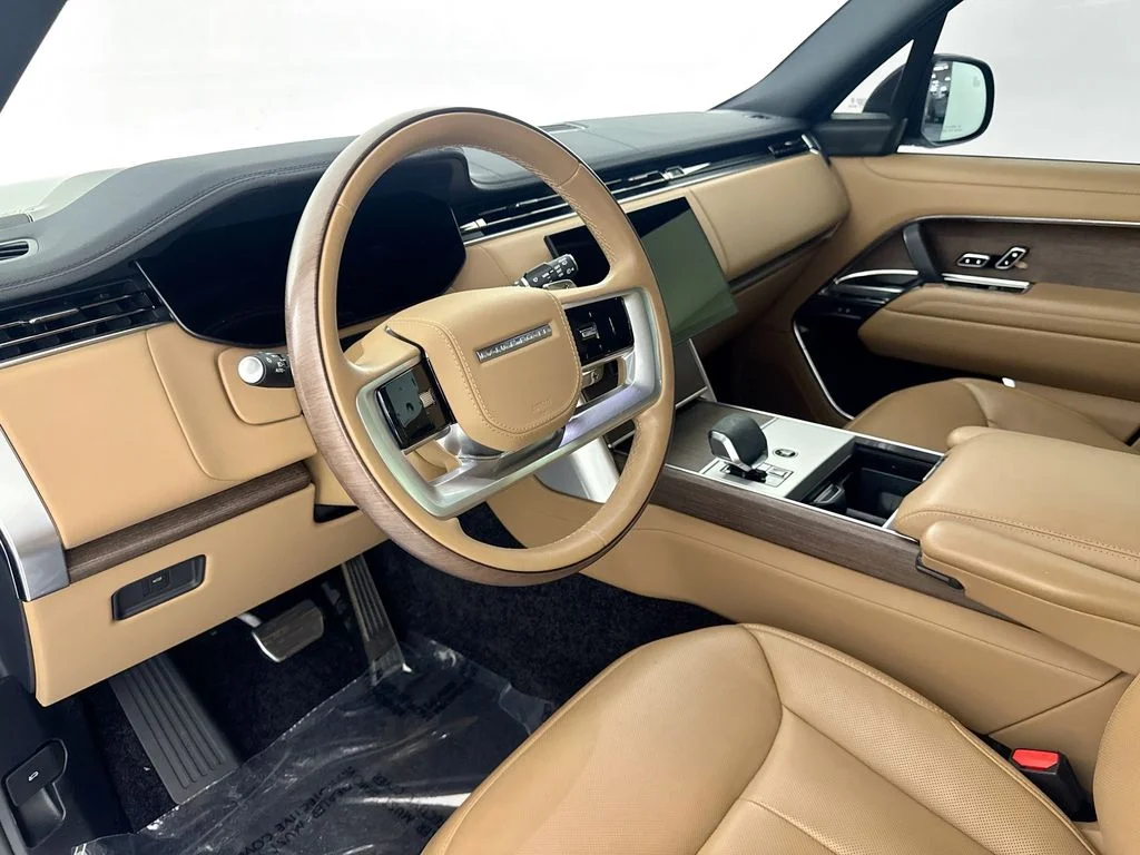 Used 2025 Black Land Rover SE image 9