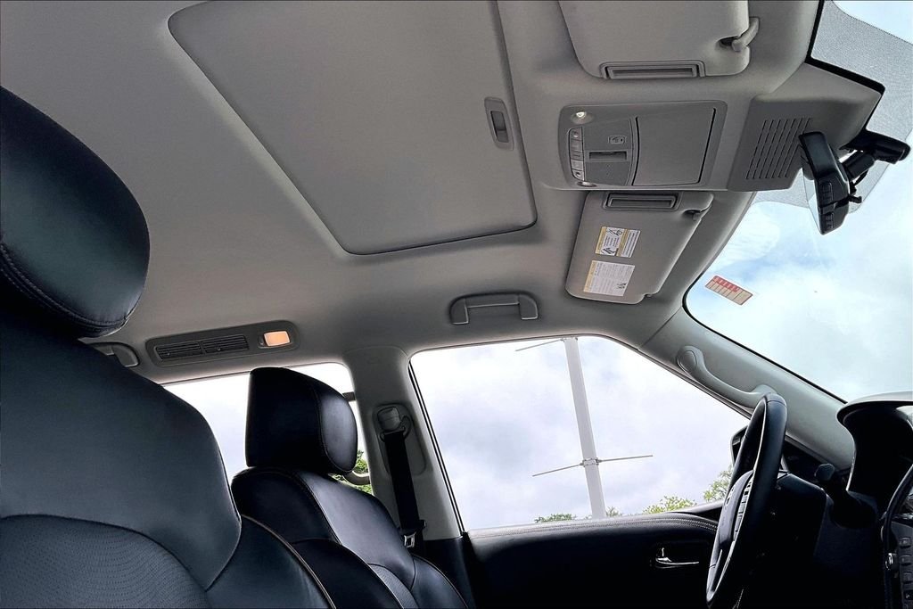 Used 2019 White Nissan Platinum image 27