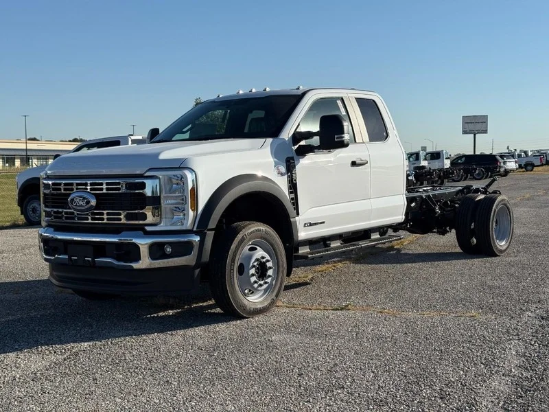 New 2027 Oxford White Ford XL 4WD SuperCab 192" WB 84" CA image 1