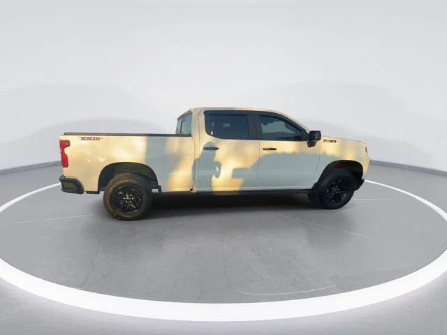 Used 2021 White Chevrolet LT Trail Boss image 9