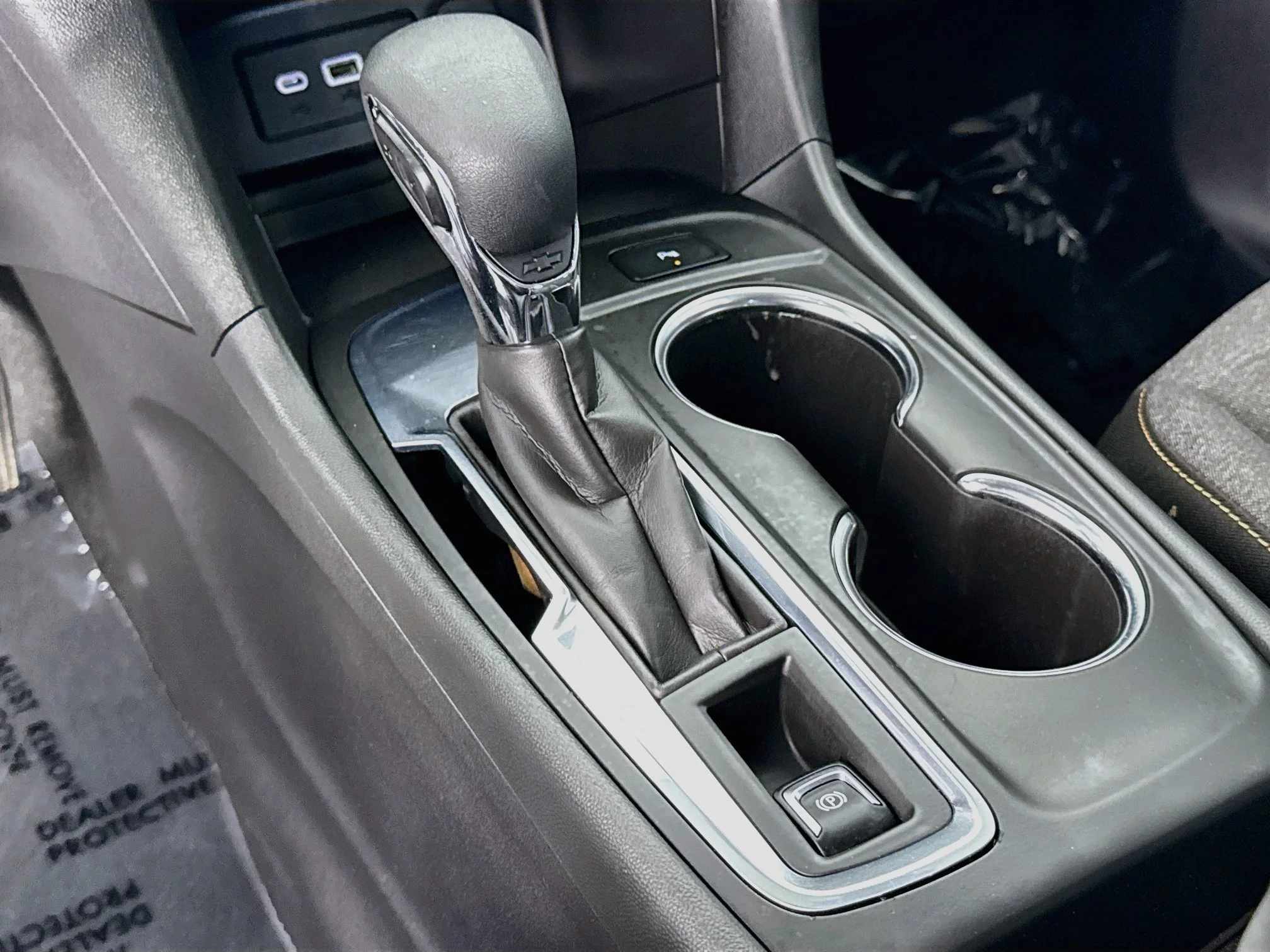 Used 2023 SUMMIT WHITE Chevrolet LT image 18