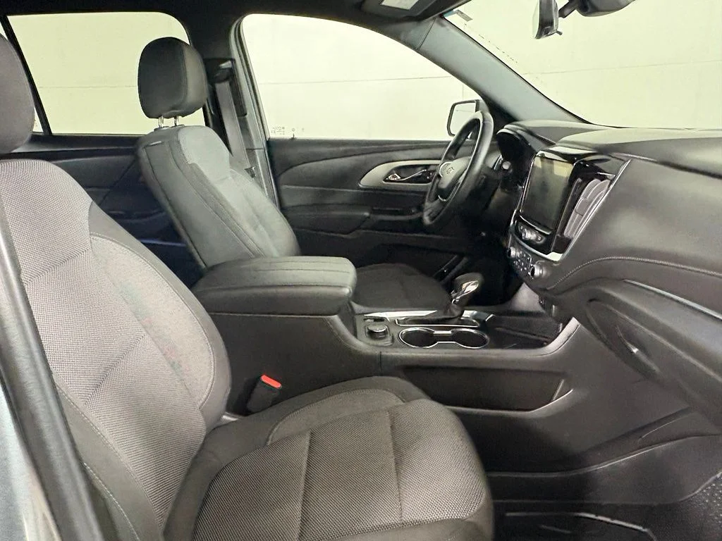 Used 2023 Gray Chevrolet LT image 17