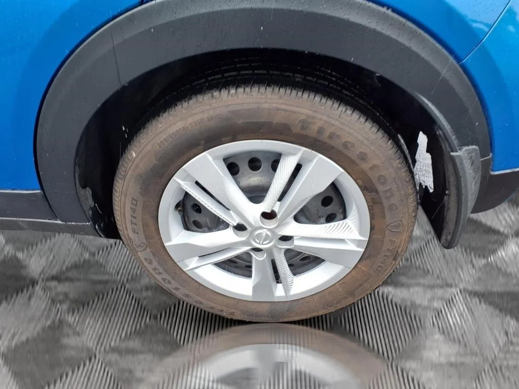 Used 2025 Blue Nissan S image 22