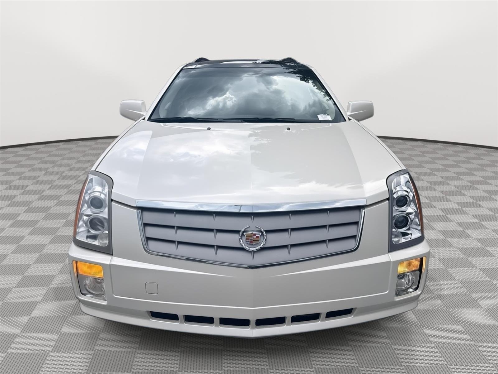 Used 2009 White Diamond Tricoat Cadillac AWD image 3
