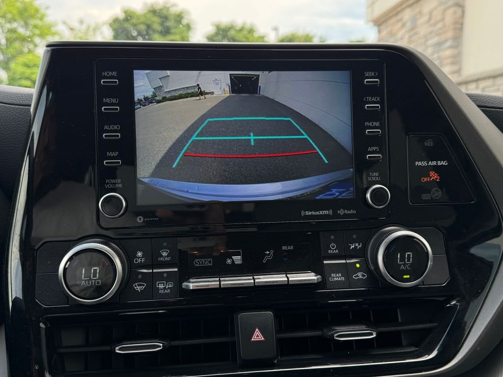 2021 Toyota Highlander LE - Photo 34