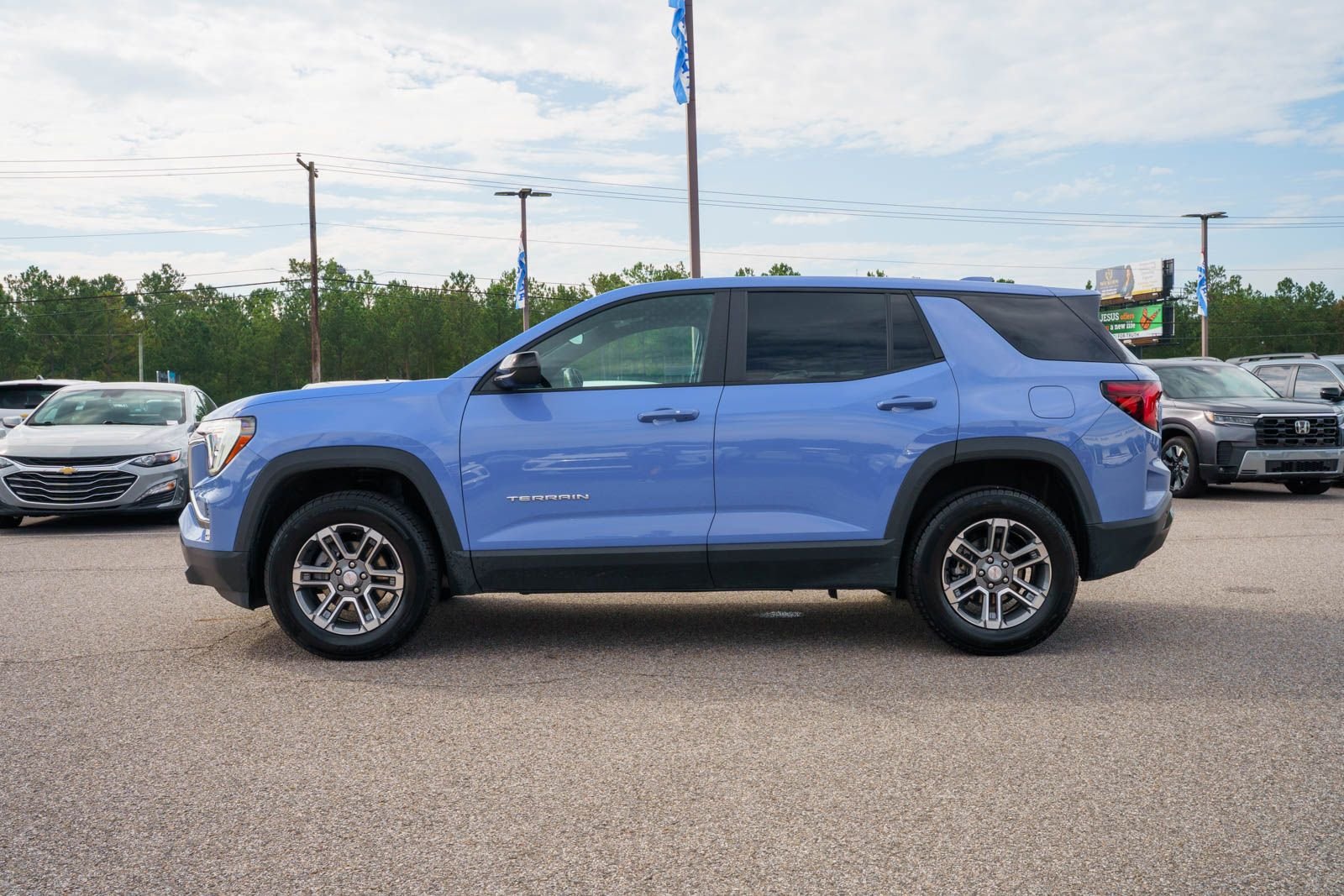 Used 2026 Blue GMC Elevation image 3