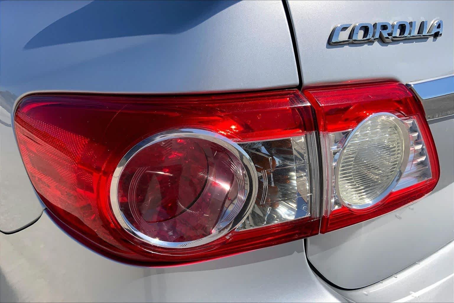 Used 2013 Classic Silver Metallic Toyota S image 27