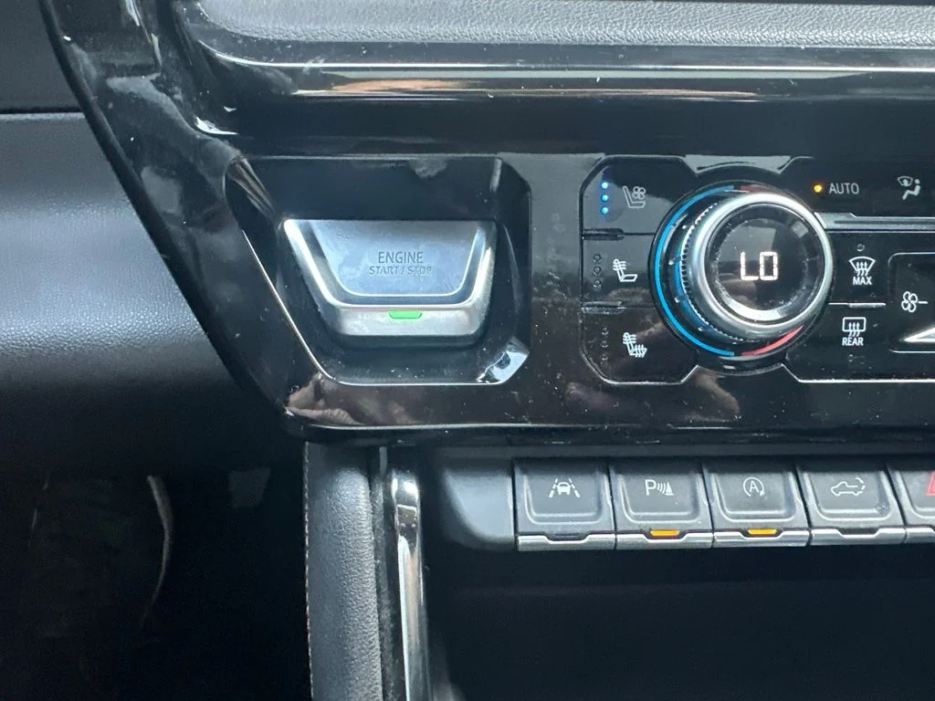 Used 2022 Blue GMC AT4 image 21