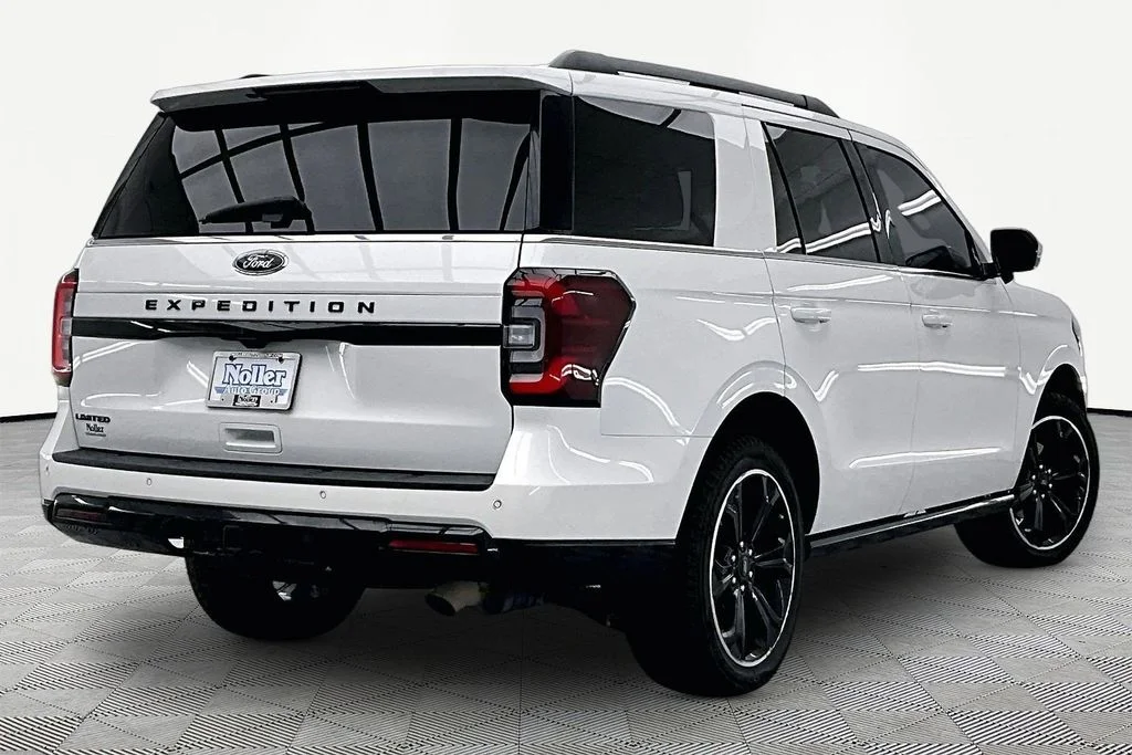 Used 2024 Ford Expedition Limited with VIN 1FMJU2A85REA60893 for sale in Kansas City