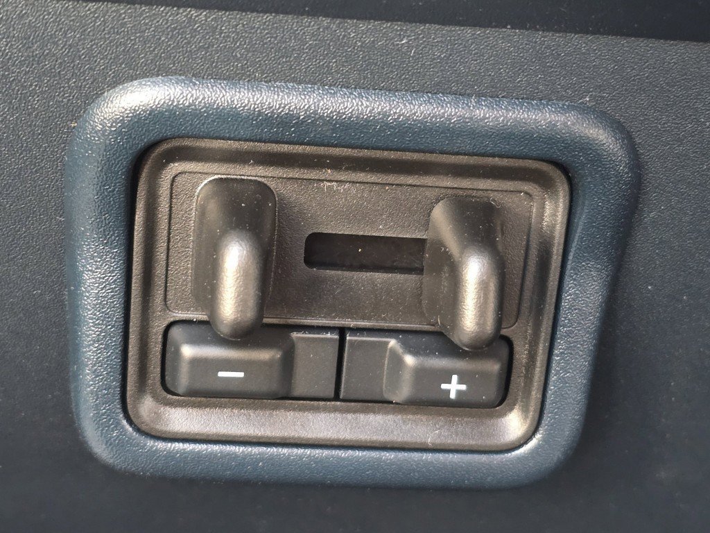 New 2026 Oxford White Ford XLT image 14