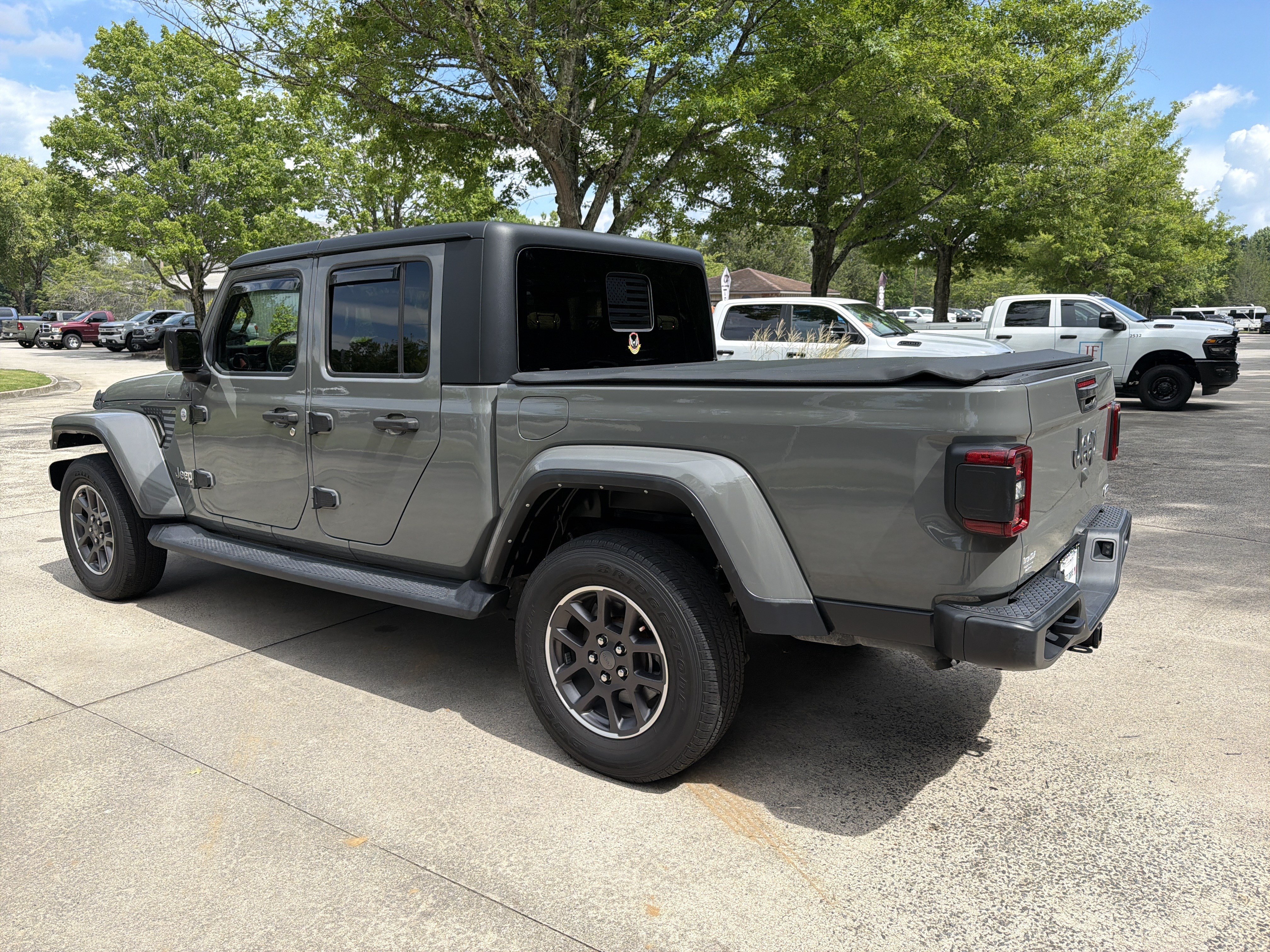 Used 2022 Sting-Gray Clearcoat Jeep Overland image 5