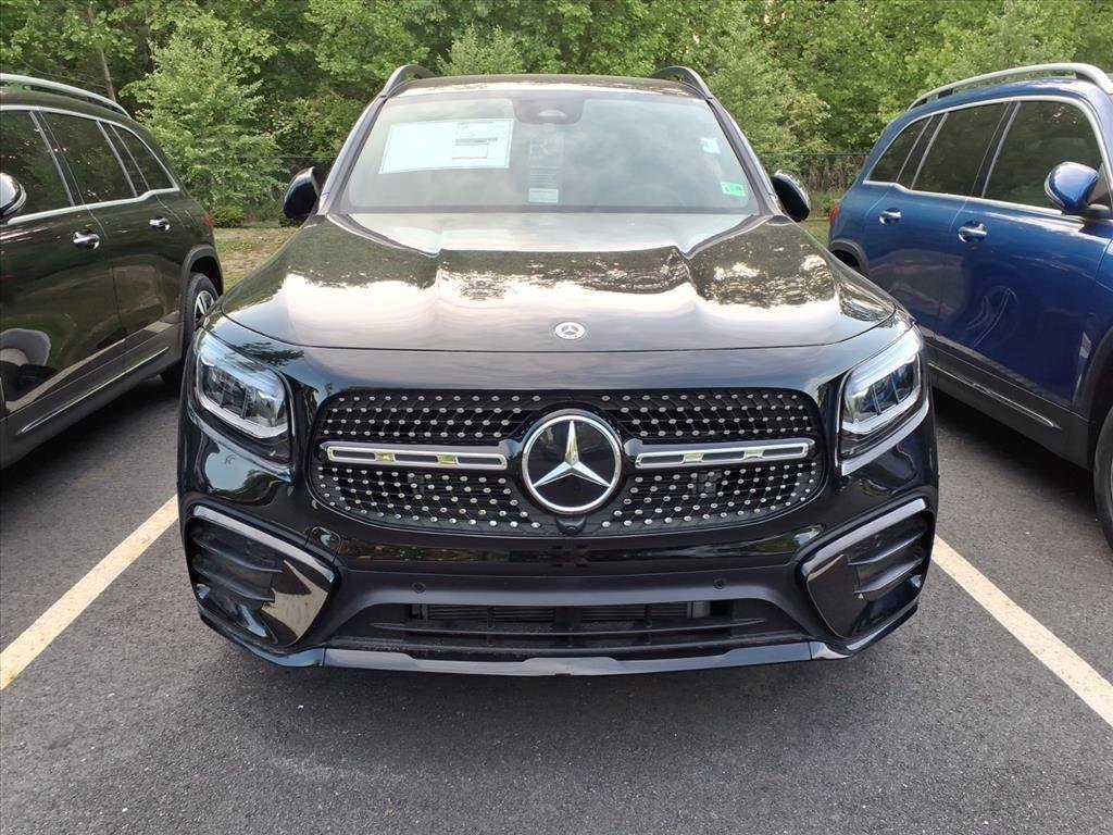 New 2025 BLACK Mercedes-Benz GLB 250 image 24