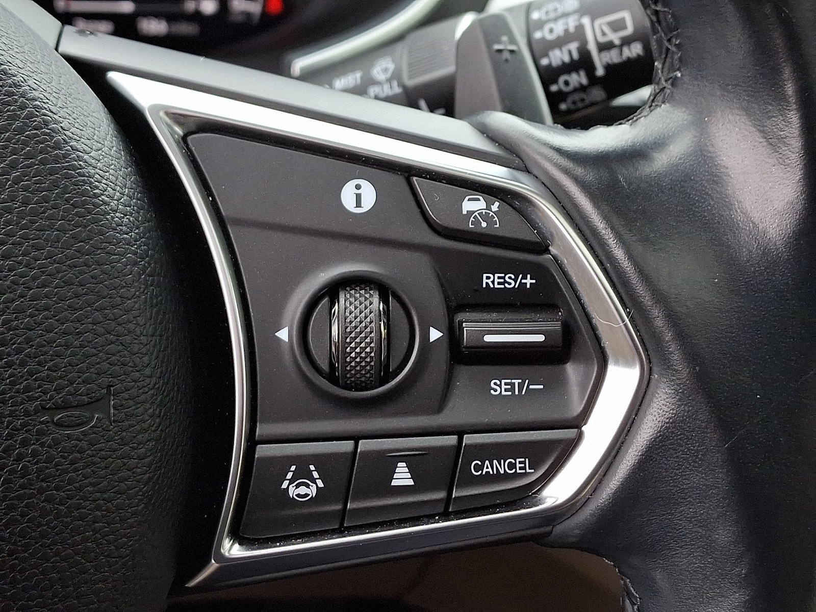 Used 2022 Platinum White Pearl   Wh Acura Standard image 35