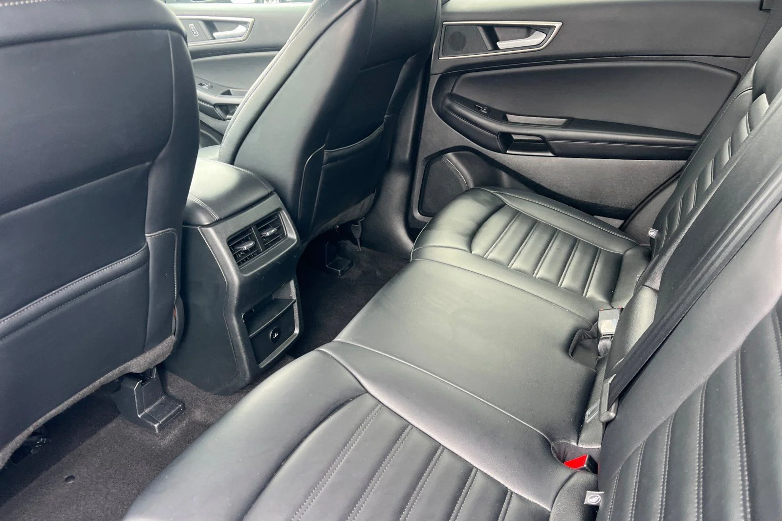 Used 2024 White Ford SEL image 9