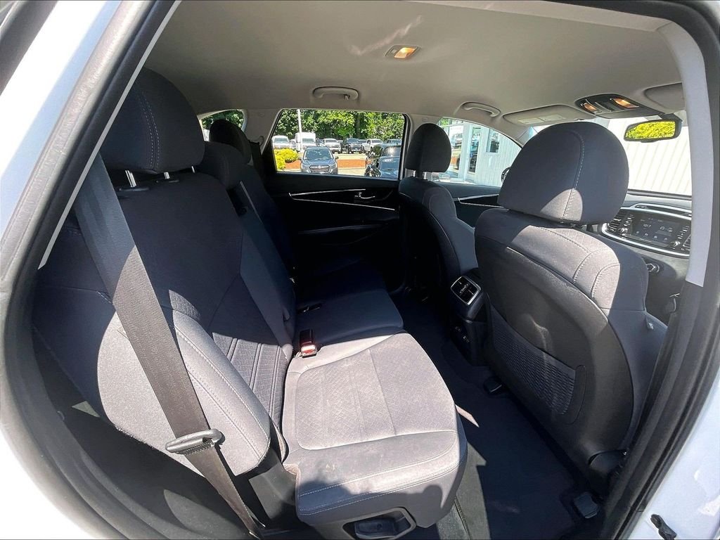 Used 2019 White Kia LX image 16