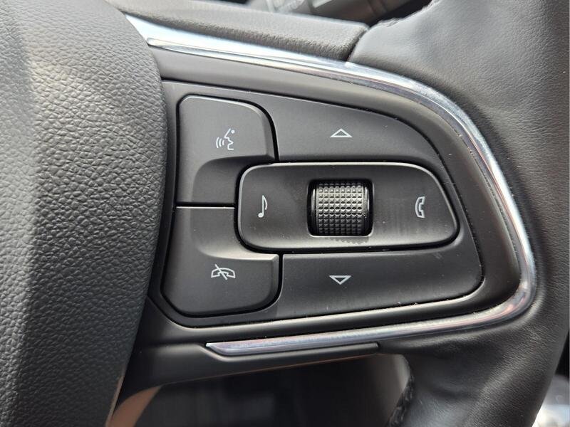 Used 2025 White Frost BUICK FWD 4DR AVENIR image 33