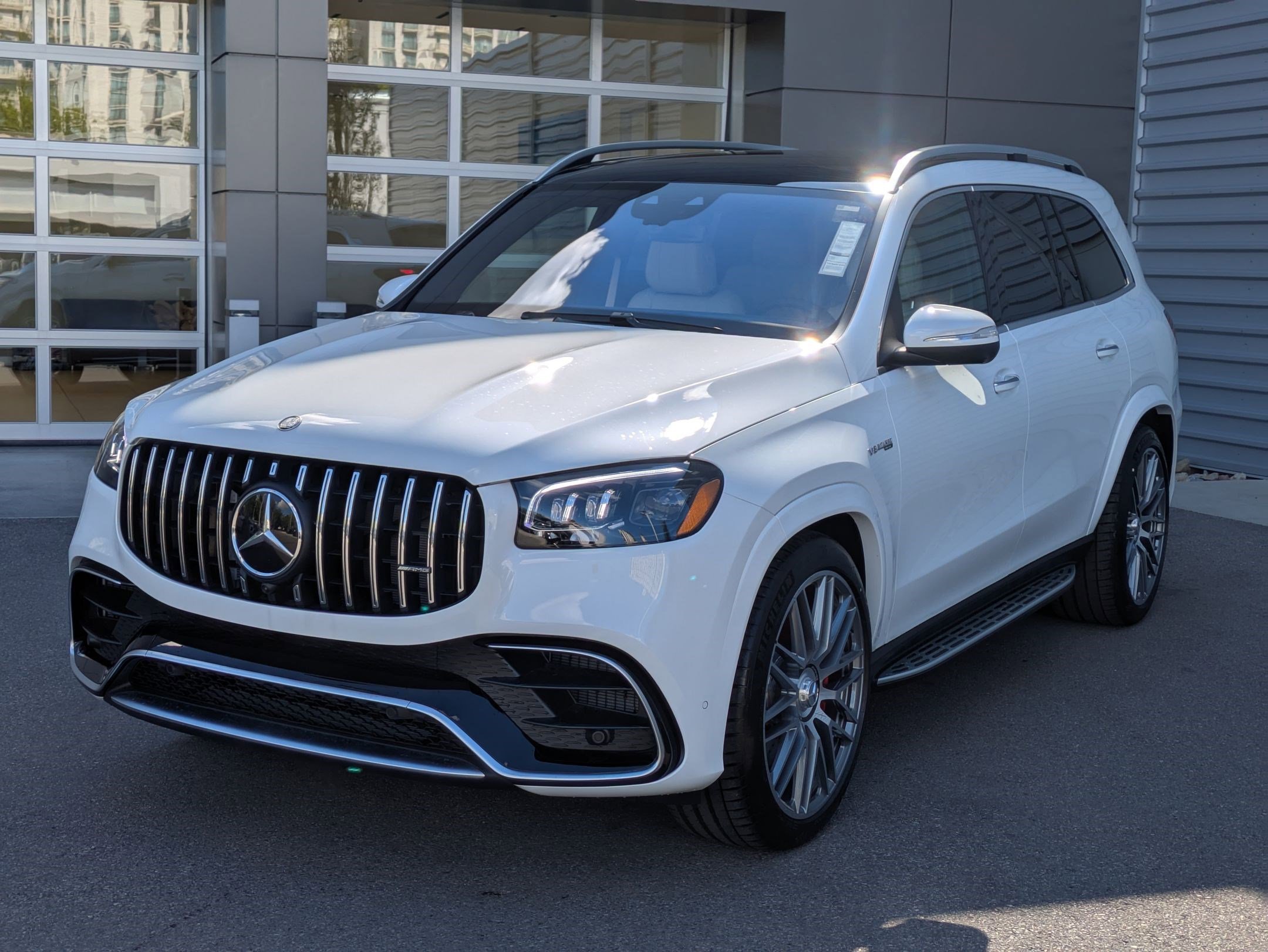 New 2026 MANUFAKTUR Moonlight White Metallic Mercedes-Benz AMG® GLS 63 image 8