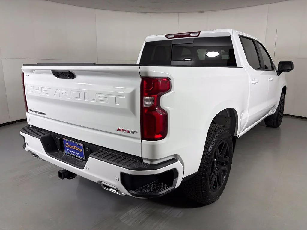 New 2026 Summit White Chevrolet RST image 10