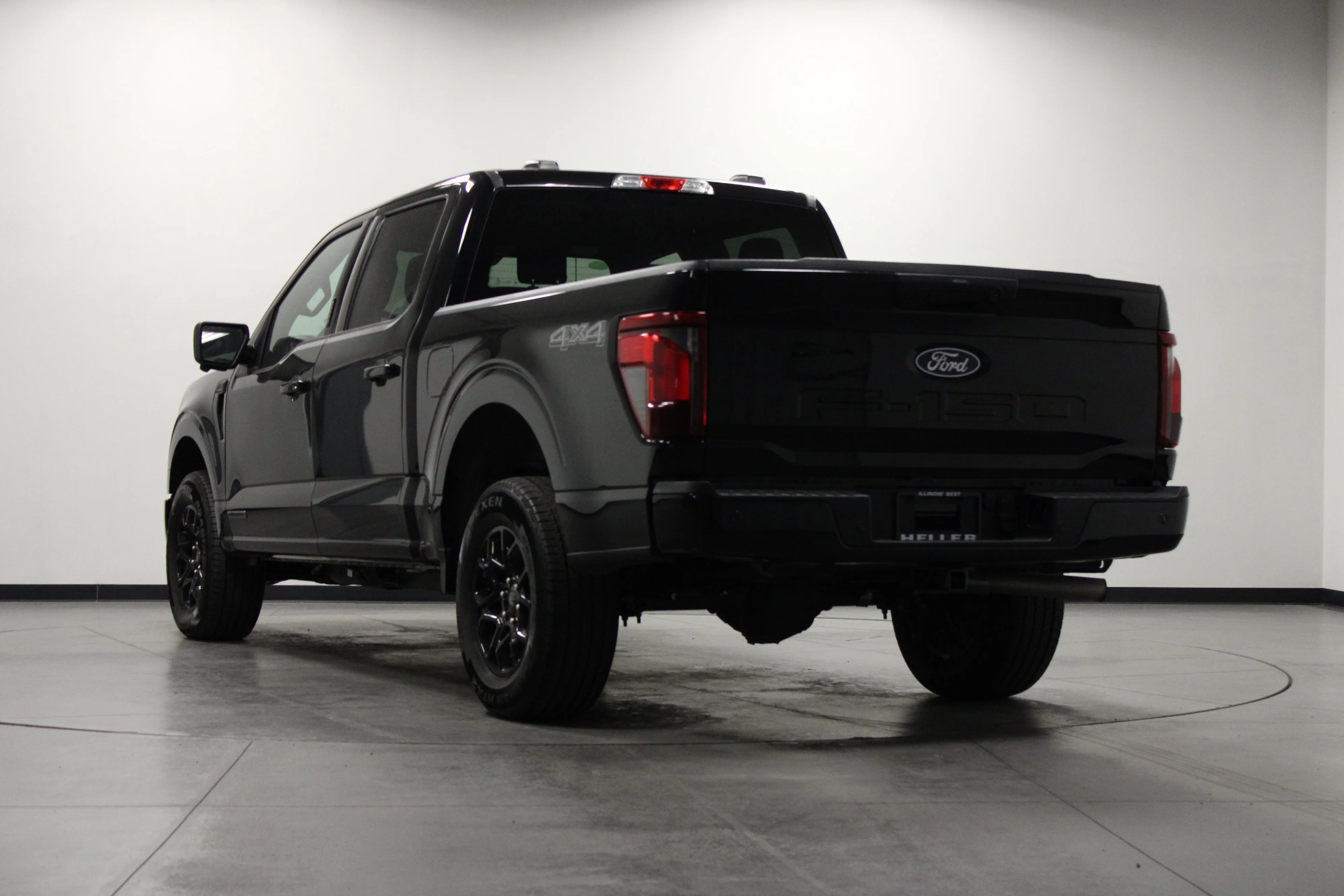 Used 2024 Agate Black Metallic Ford XLT image 6