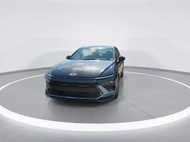 Used 2026 Gray Hyundai SE image 3